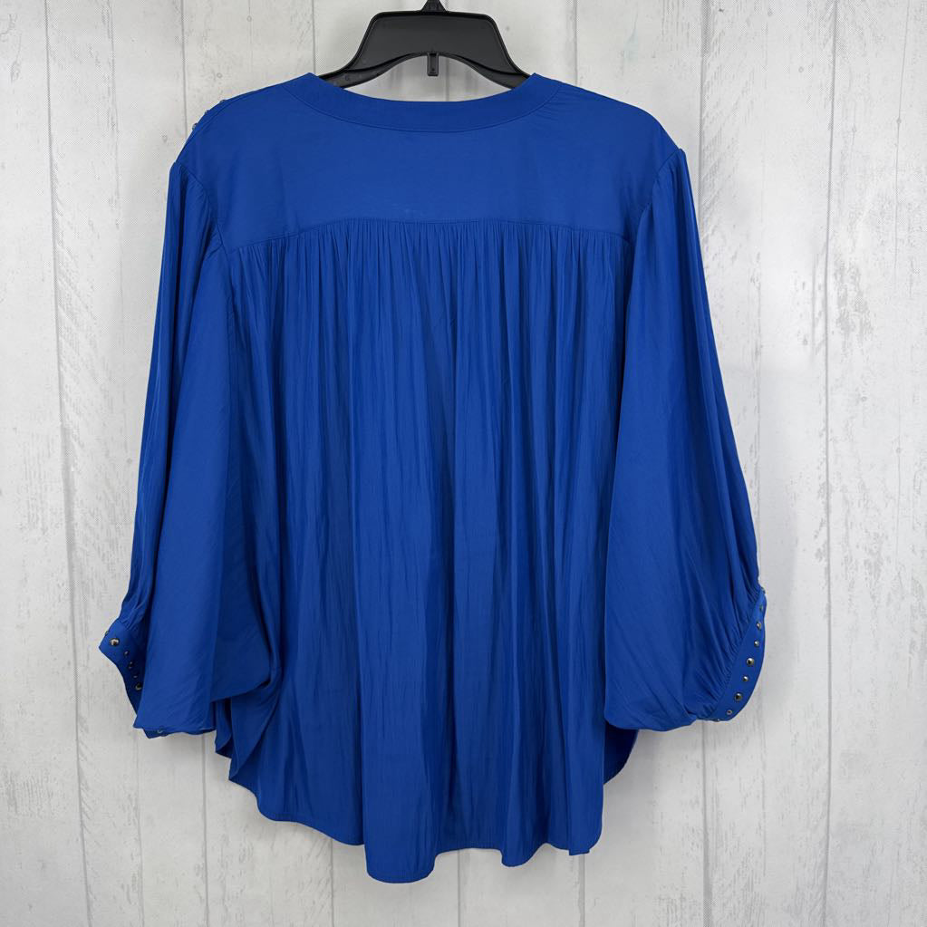 16 studded split neck 3/4 slv top