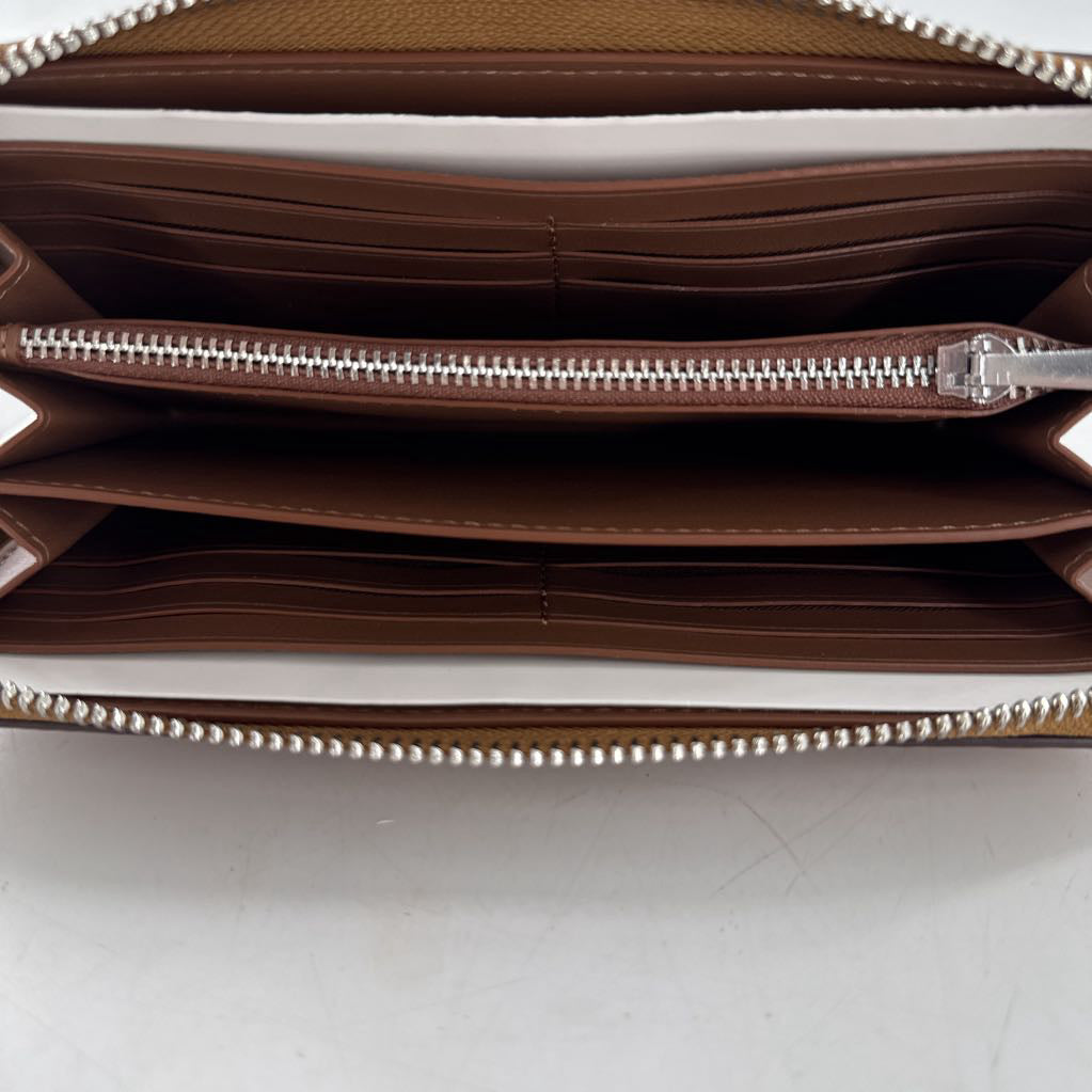 R298 pebbled leather wallet/wristlet