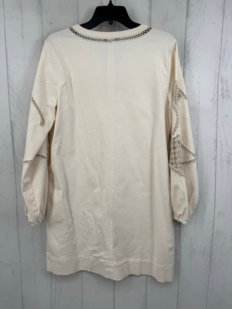 R100 M v-neck crochet lace detailing slv dress