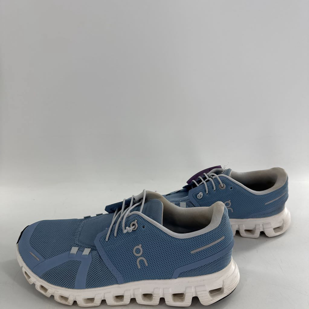 8 lace-up sneaker