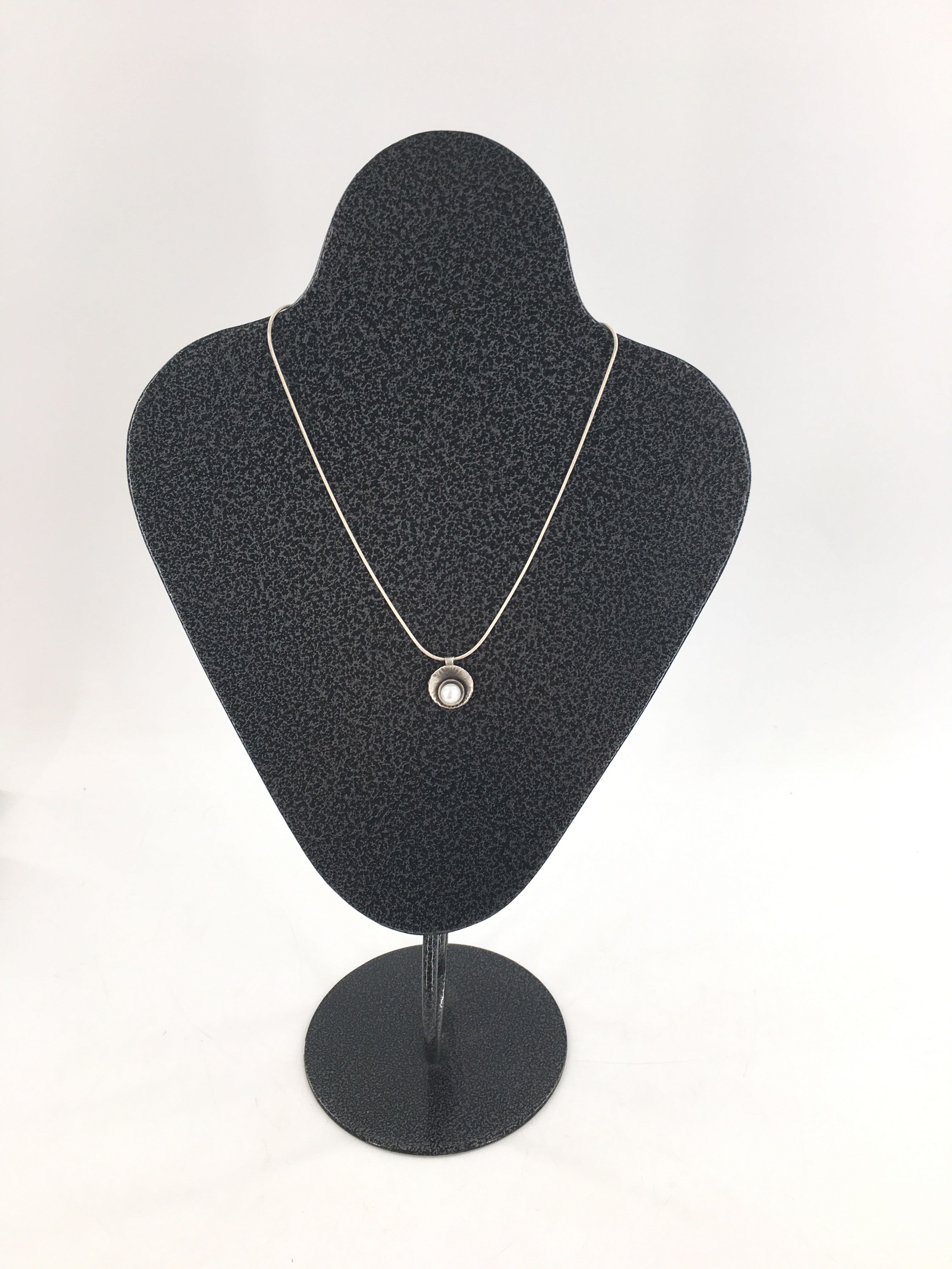 9" sterling silver clamshell pendant necklace