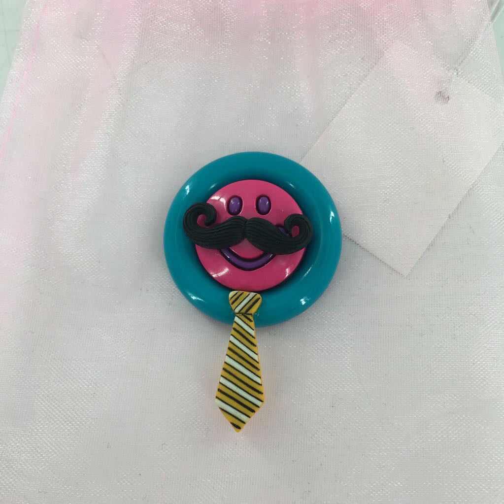 button smiley face magnet