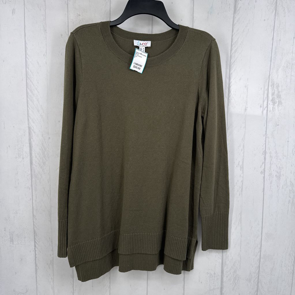 M crewneck sweater