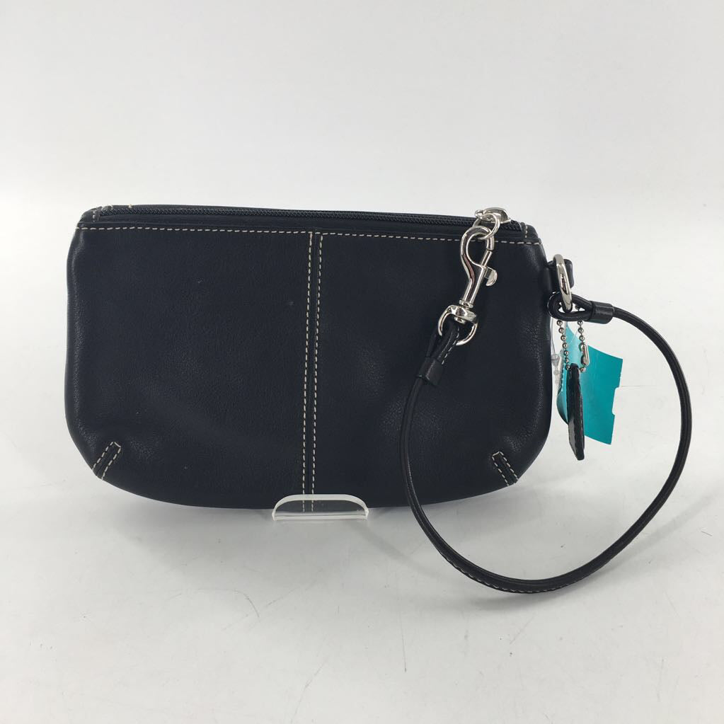 vintage flap turnlock wristlet