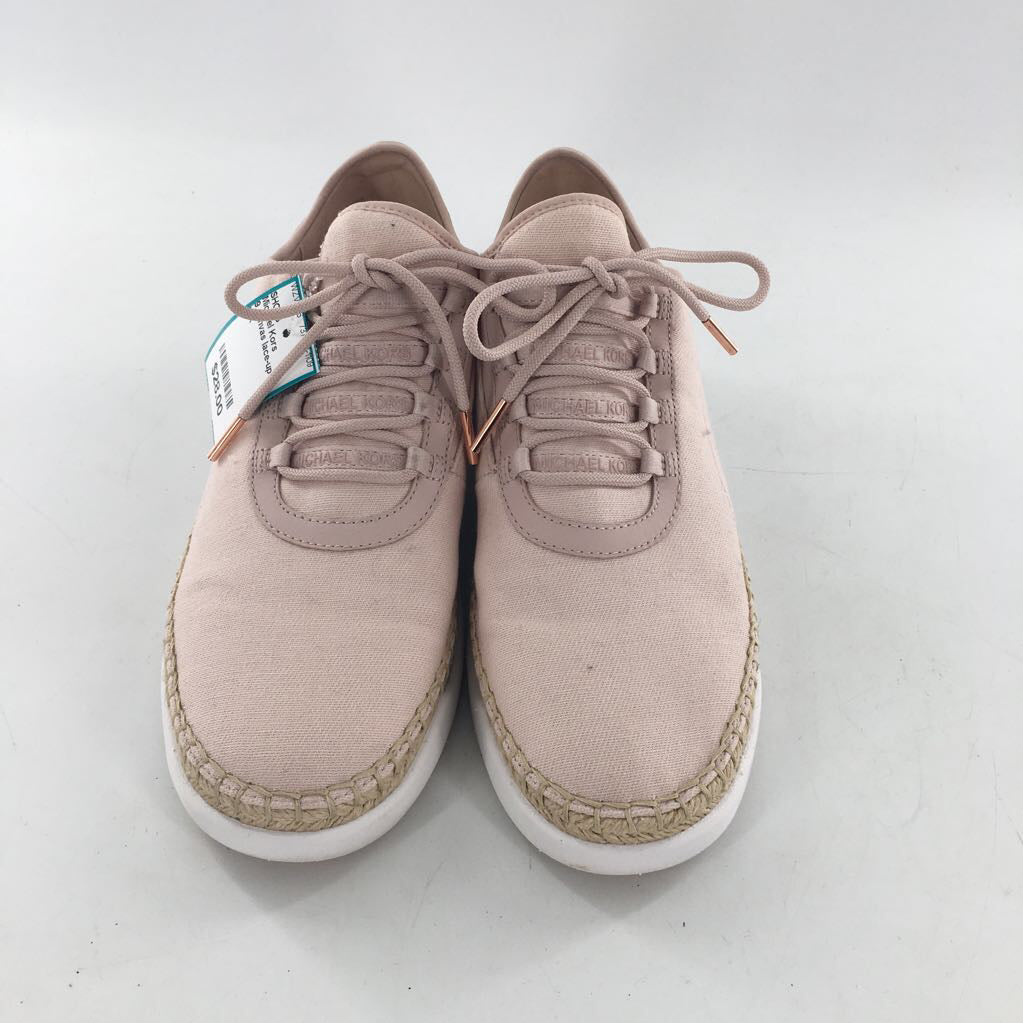 9 canvas lace-up sneaker
