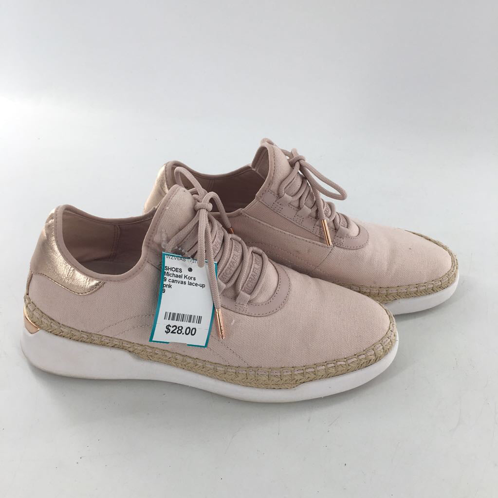 9 canvas lace-up sneaker