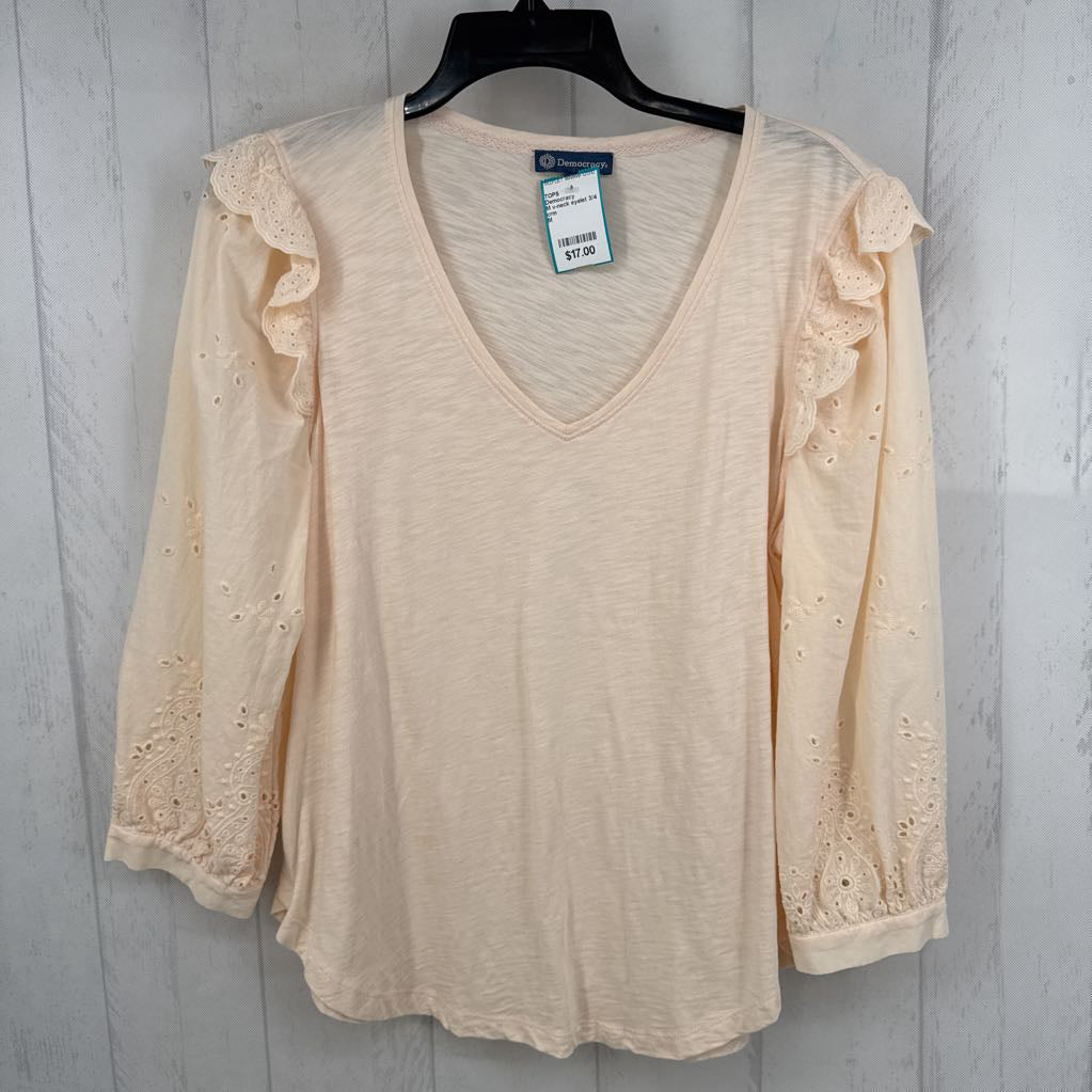 M v-neck eyelet 3/4 slv top