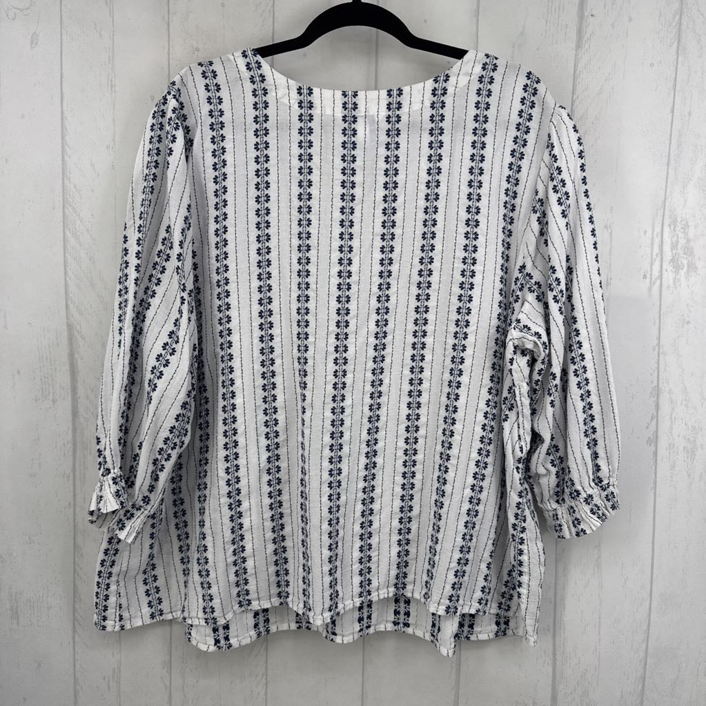 2X embroidered v-neck l/s top