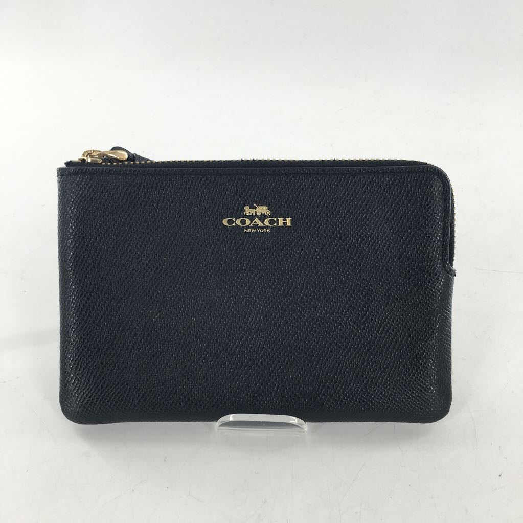 pebbled leather wristlet