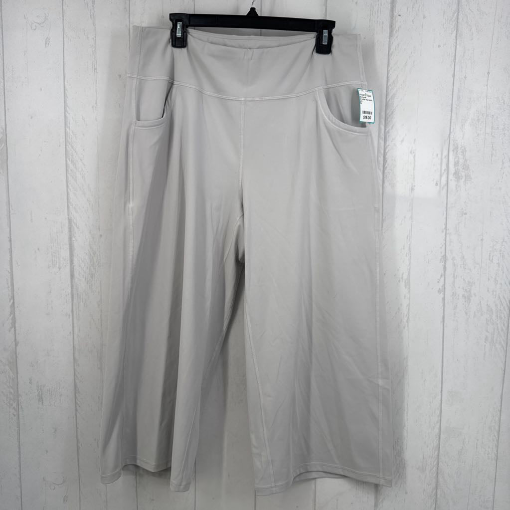 2x wide leg capris