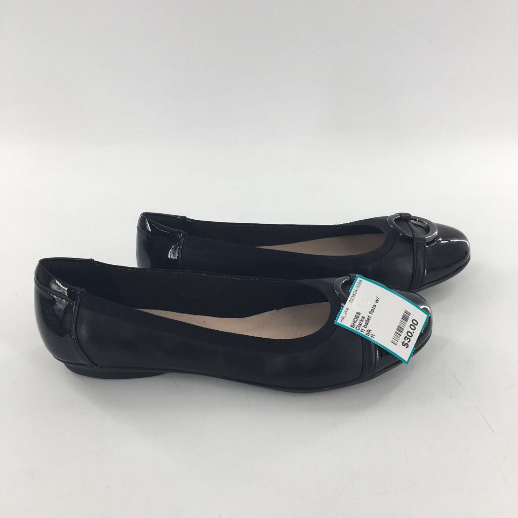 11 ballet flats w/ patent toe cap w/ gunmetal ring detail