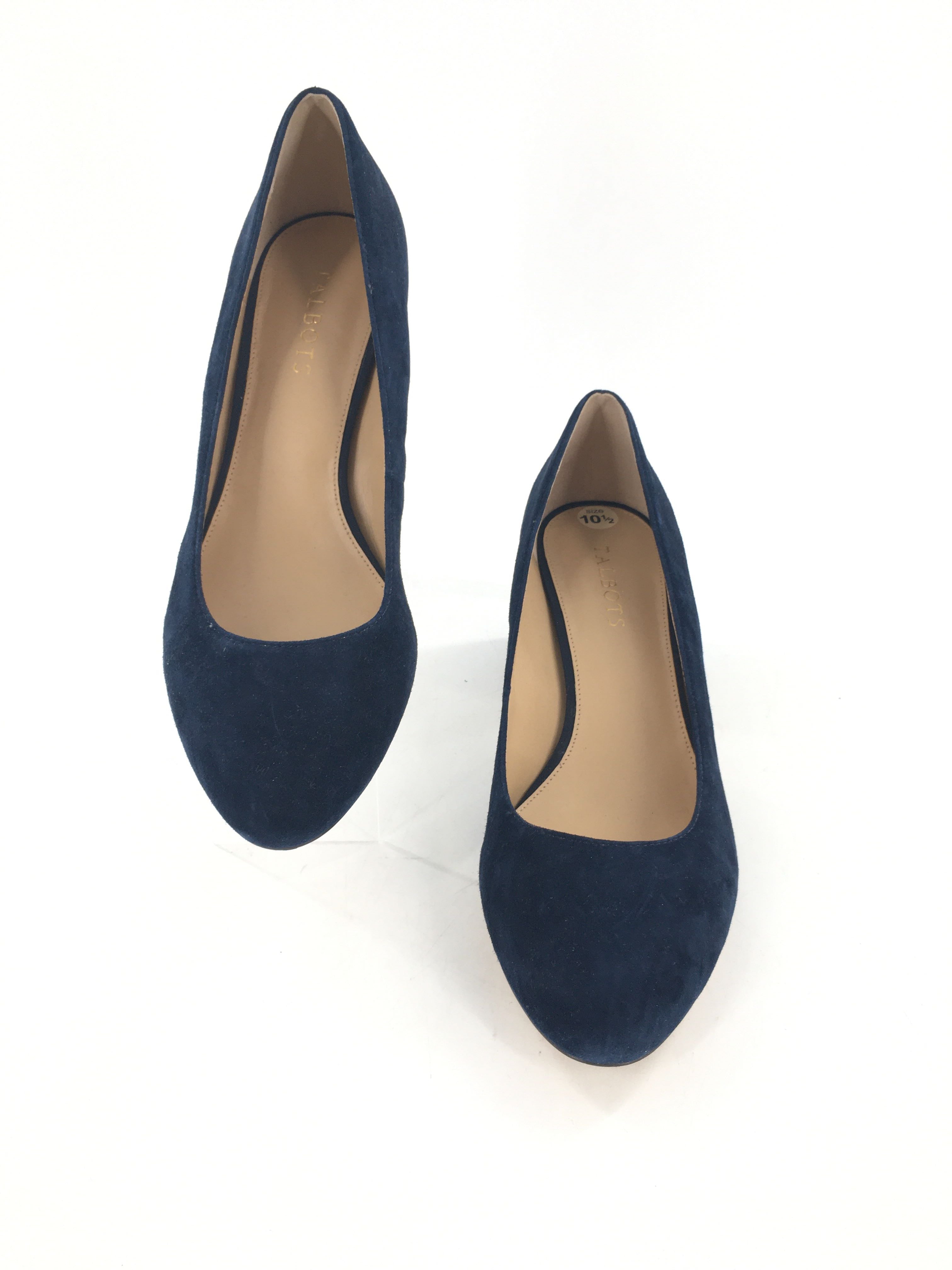 10.5 round toe suede pumps