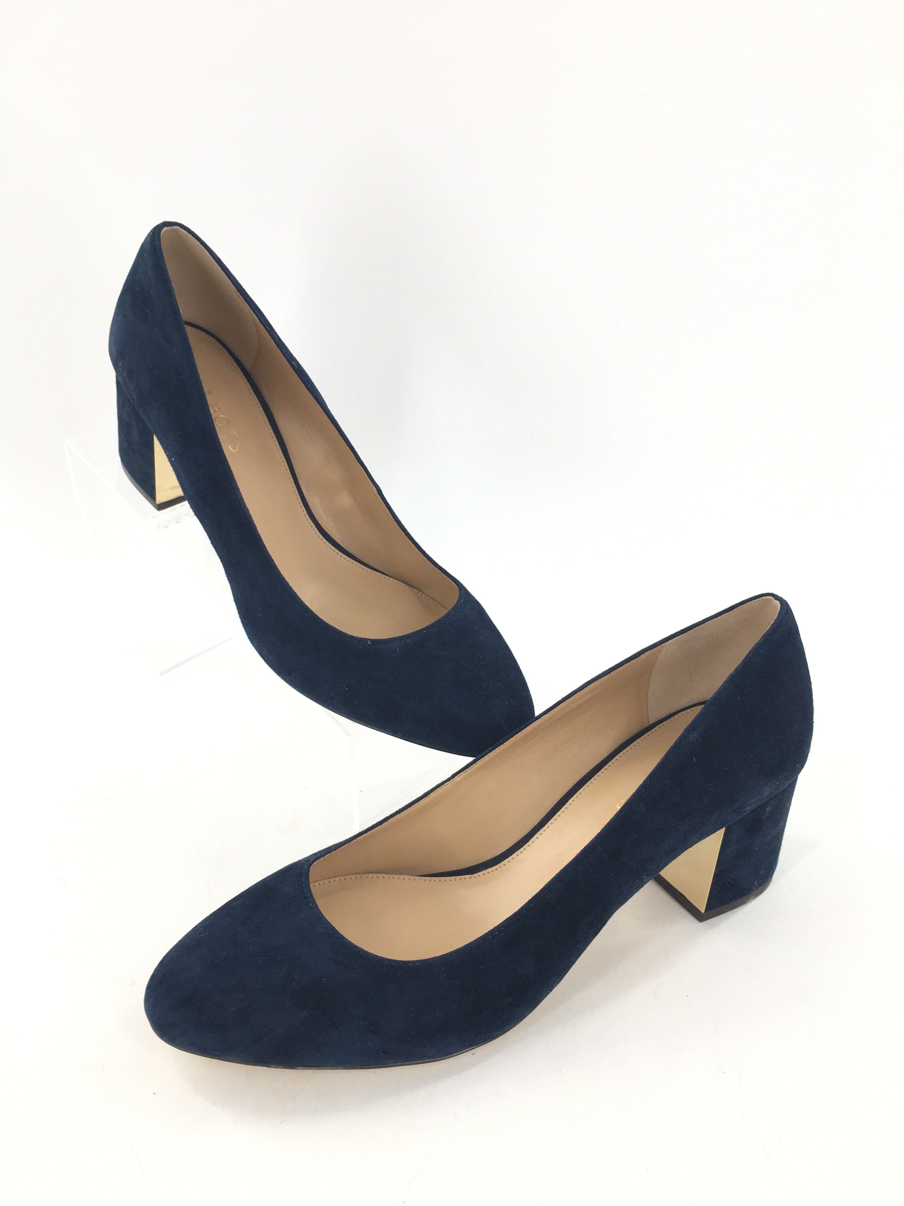 10.5 round toe suede pumps