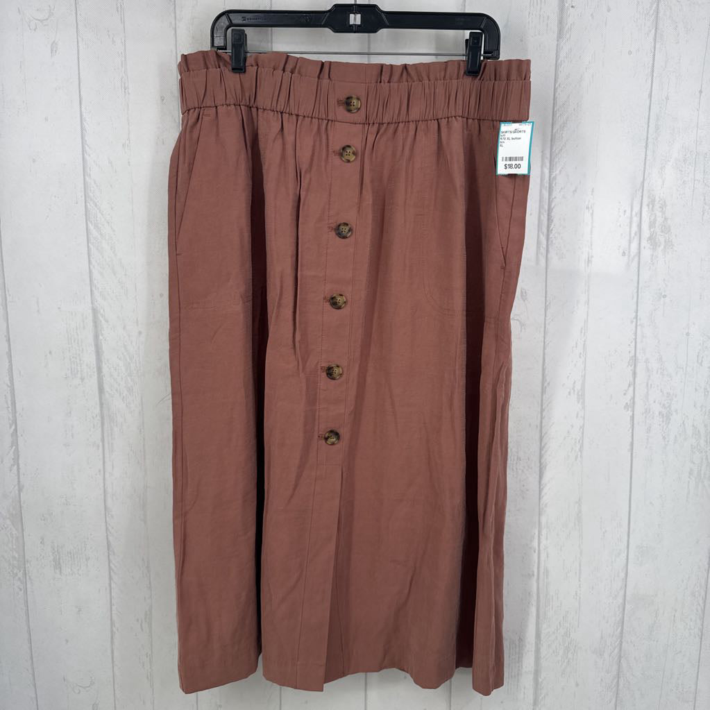 R70 XL button front pull-on skirt