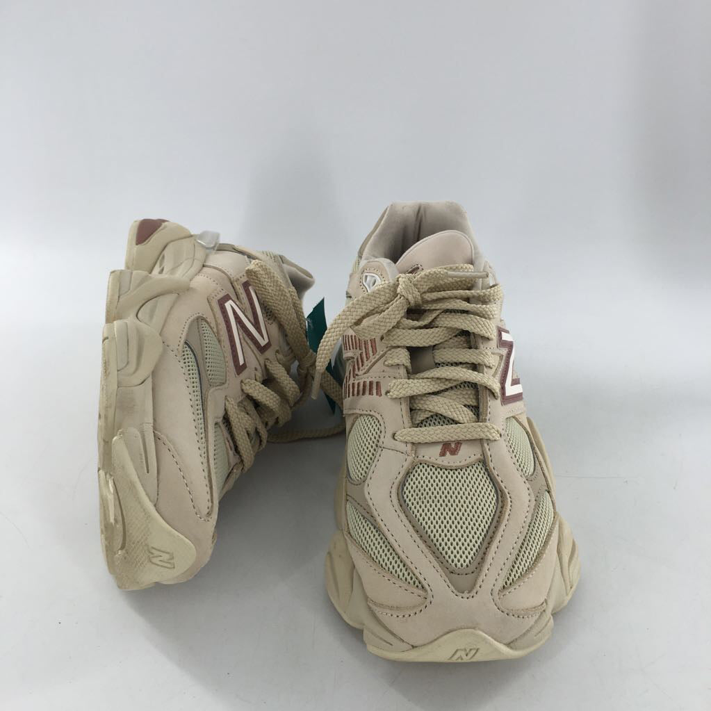 8.5 lace-up sneaker