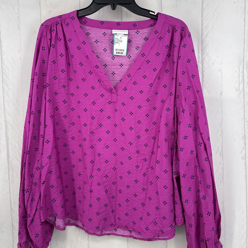 XL l/s v-neck clover-like floral pattern top