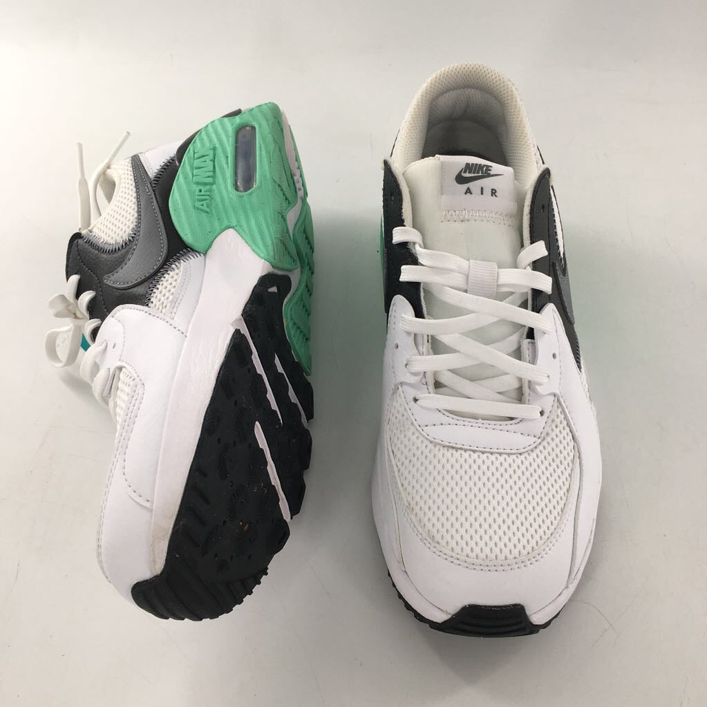 8.5 lace-up sneaker