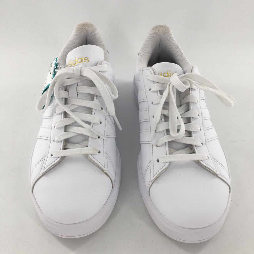 8.5 lace-up sneaker