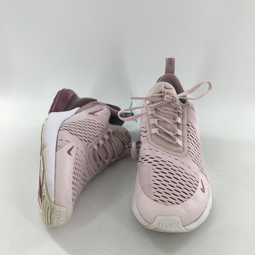 11 lace-up sneaker