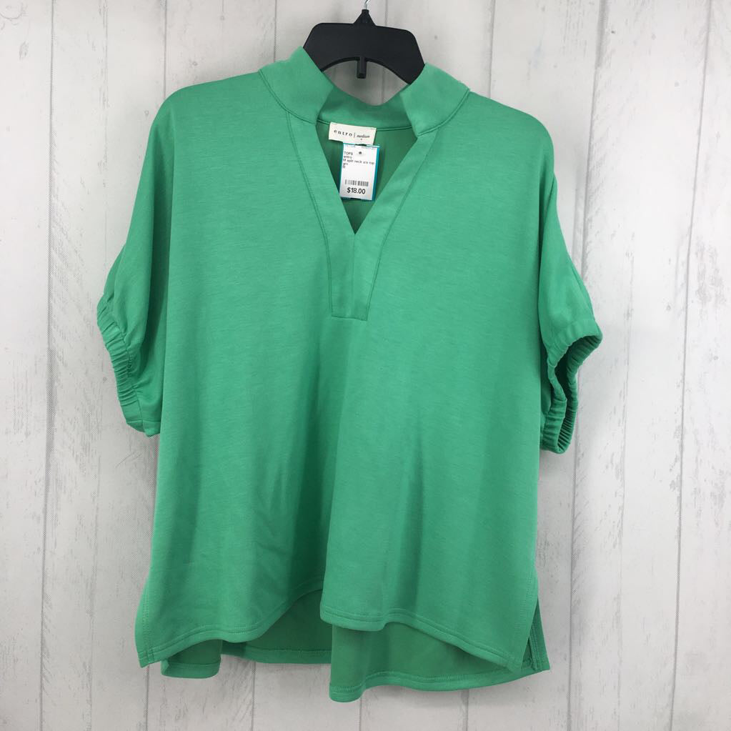 M split neck s/s top