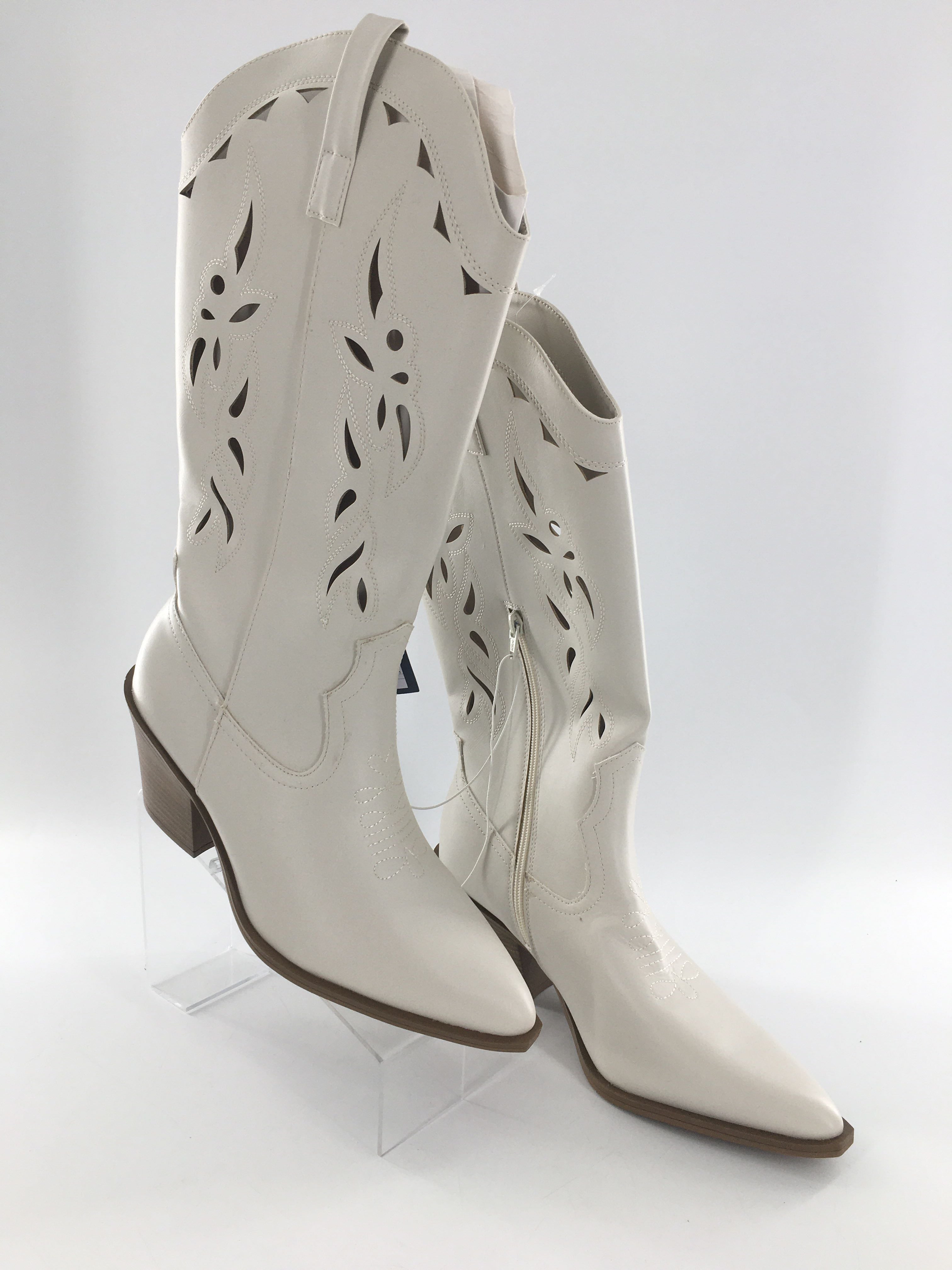 R60 11 cutout cowgirl boots