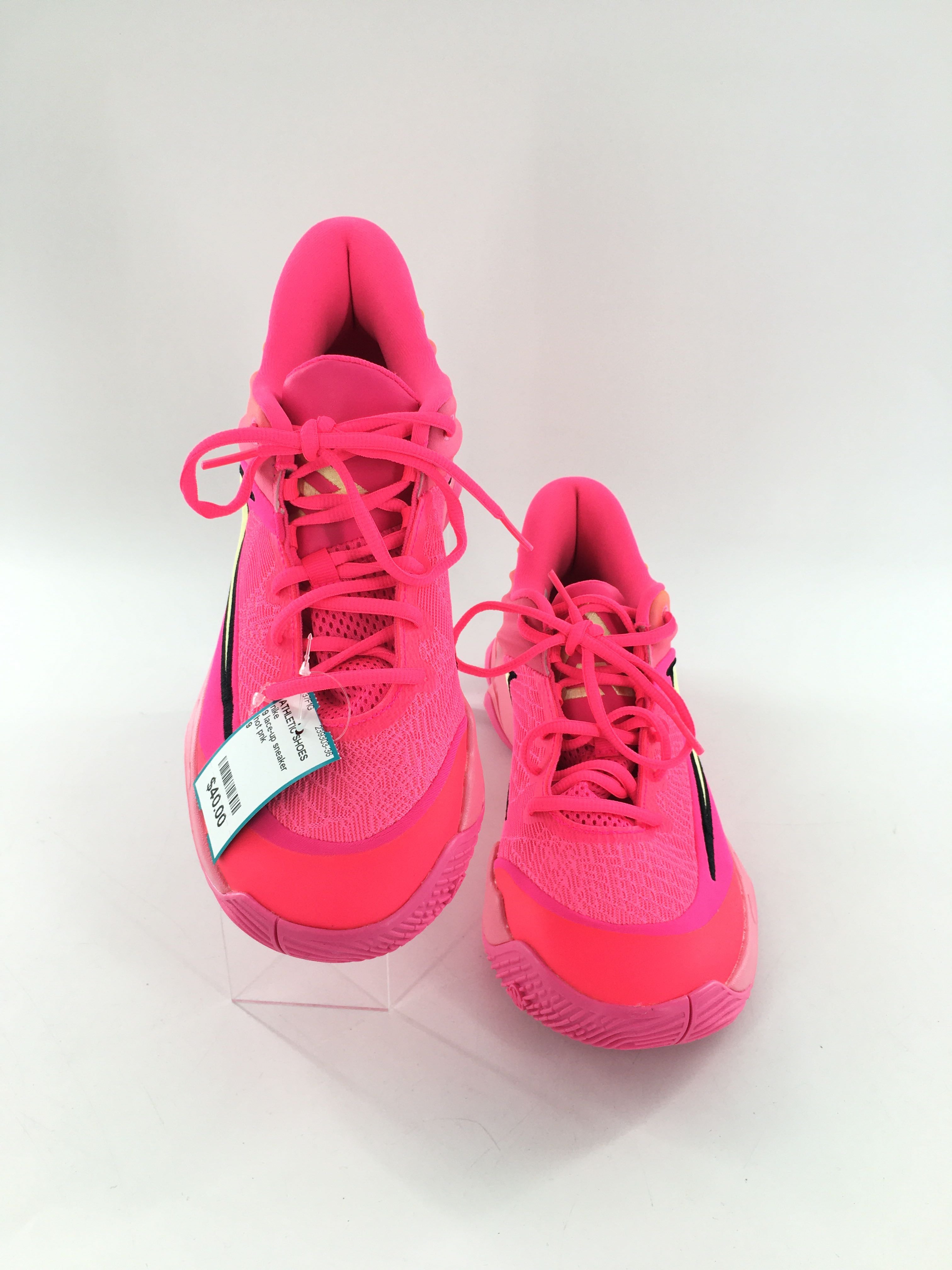 9 lace-up sneaker
