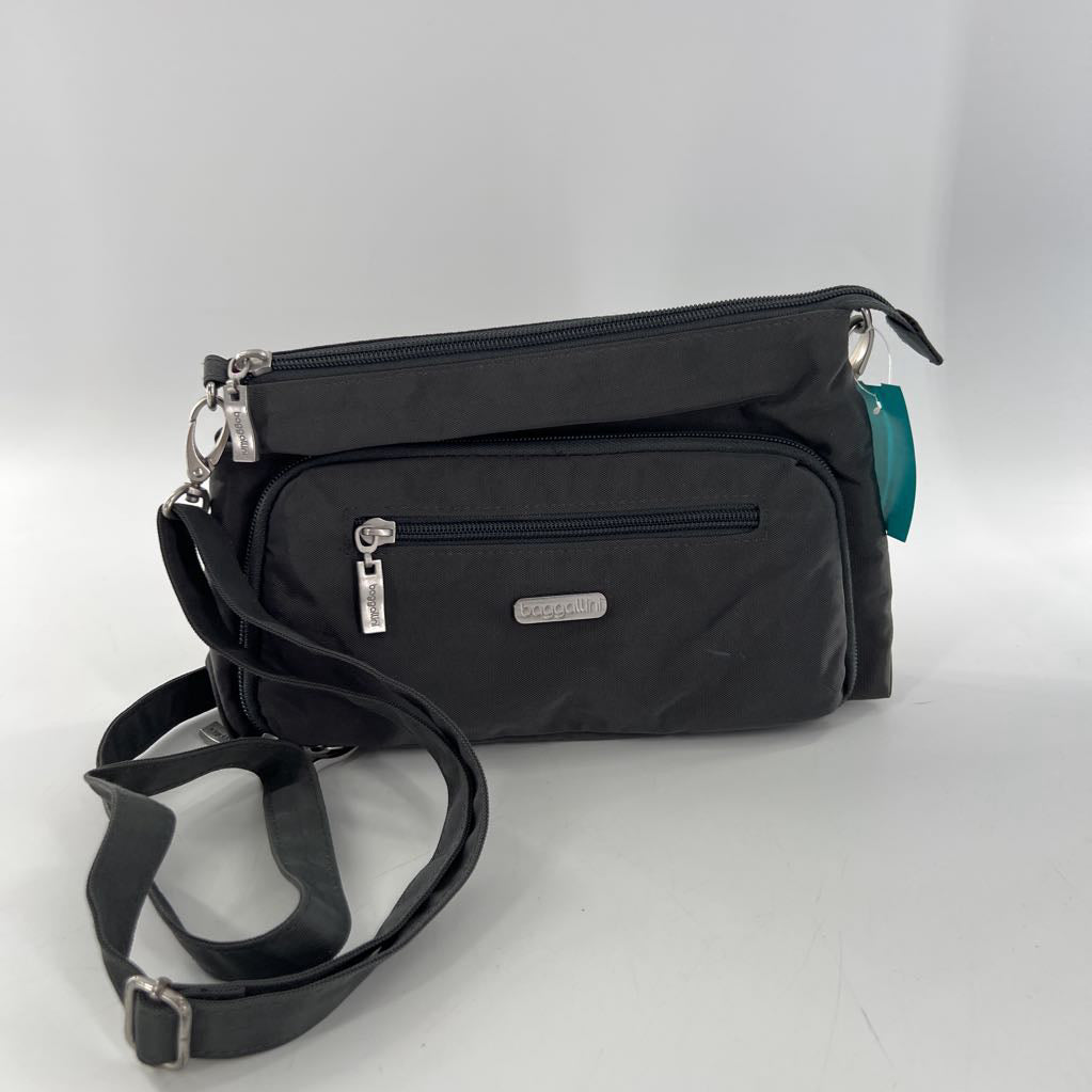 nylon crossbody w/ front vertical zippered pocket