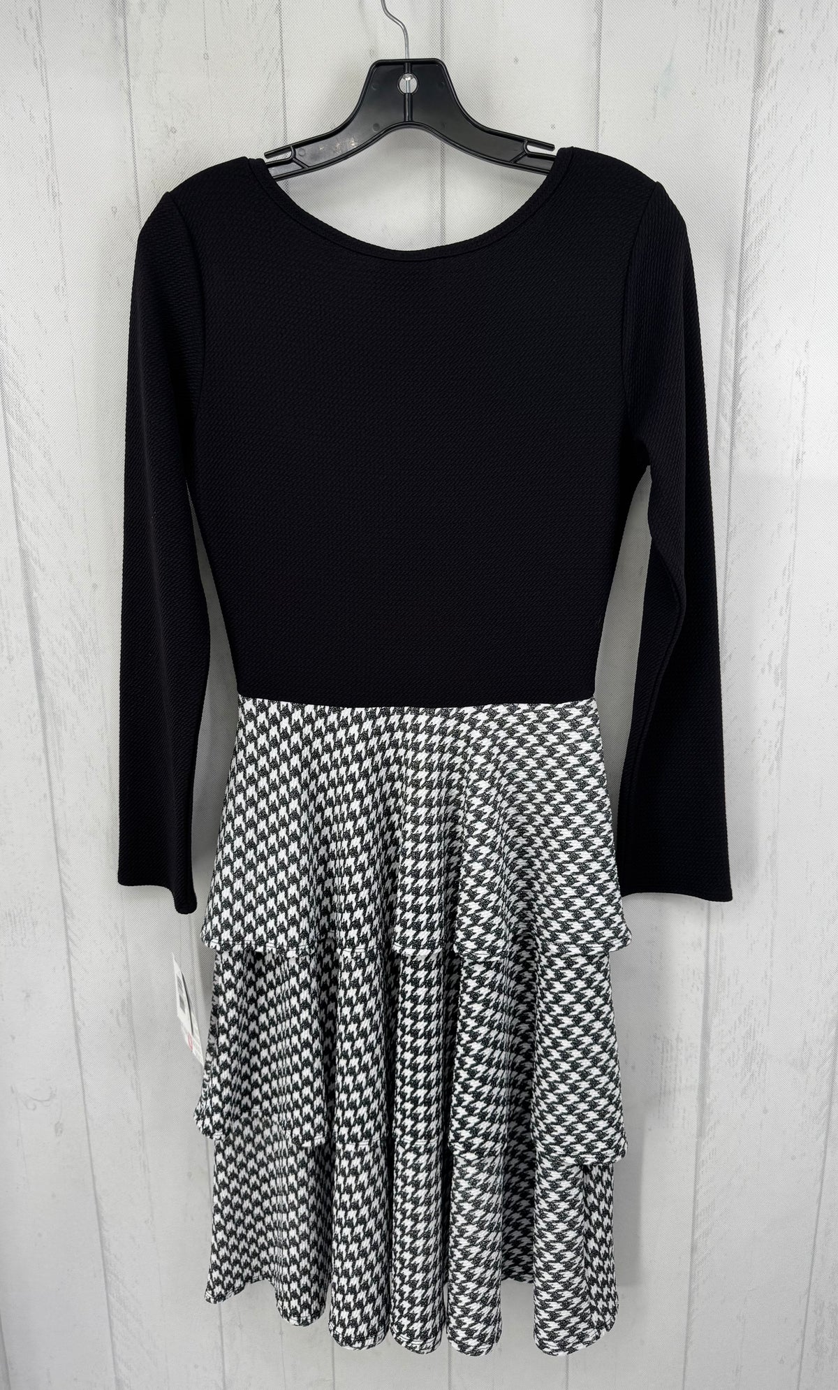 S houndstooth ruffled bottom l/s dress