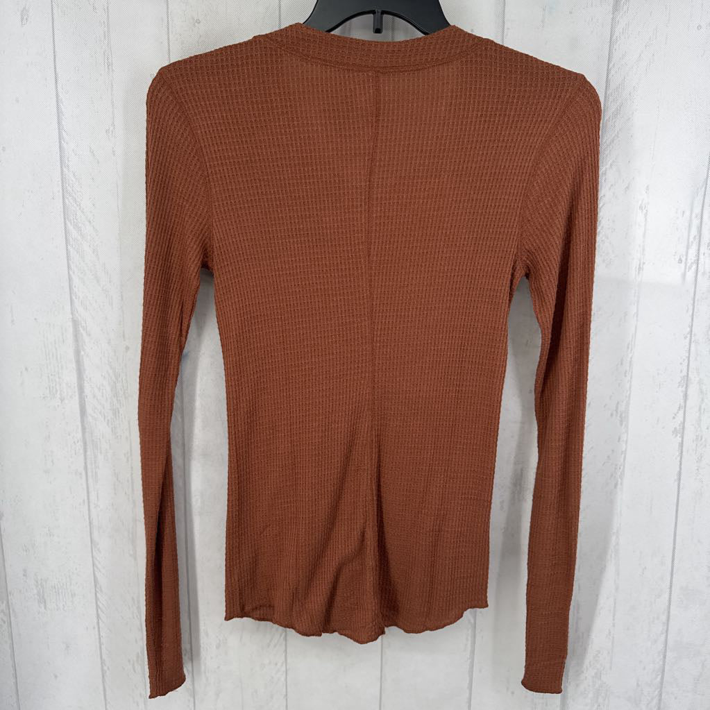 L l/s waffle snap closure top