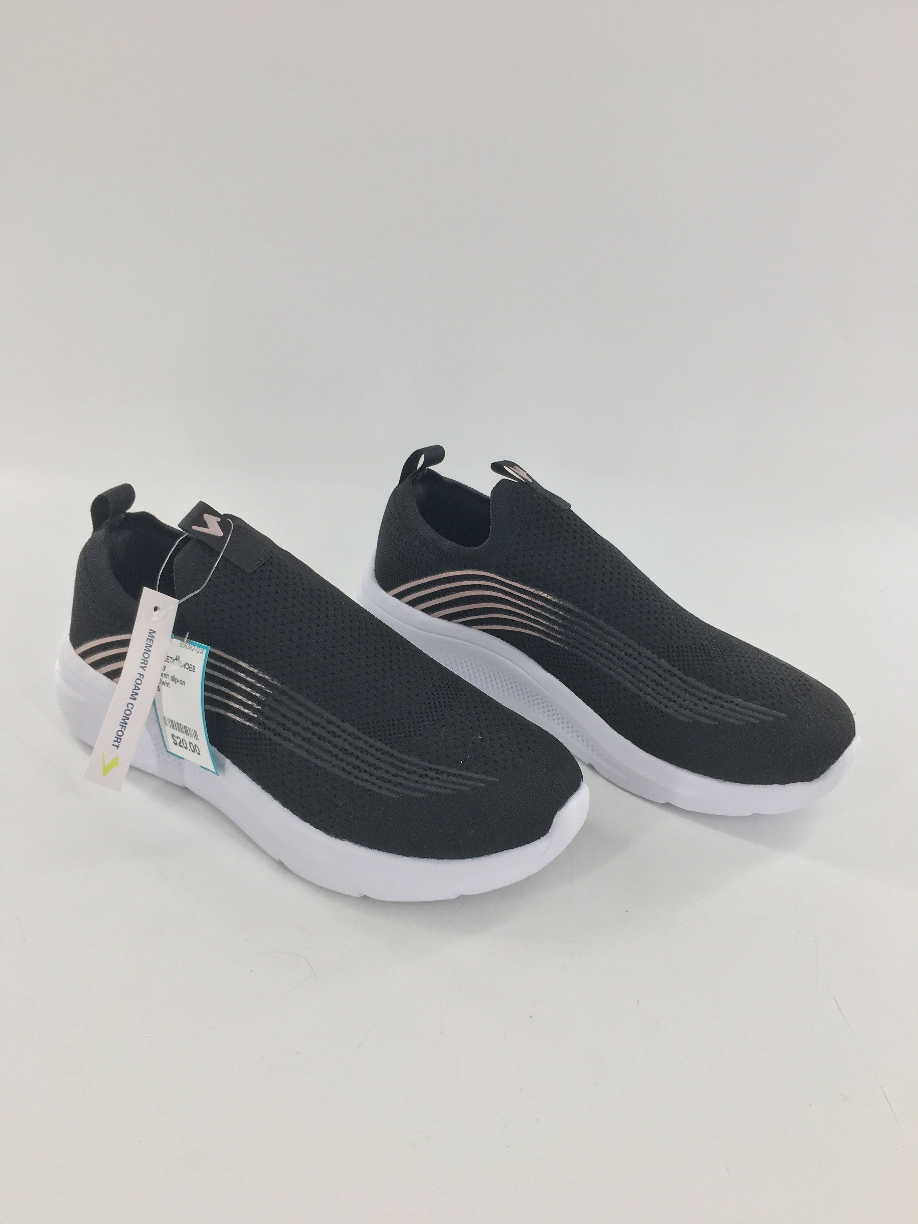 8.5 knit slip-on sneaker