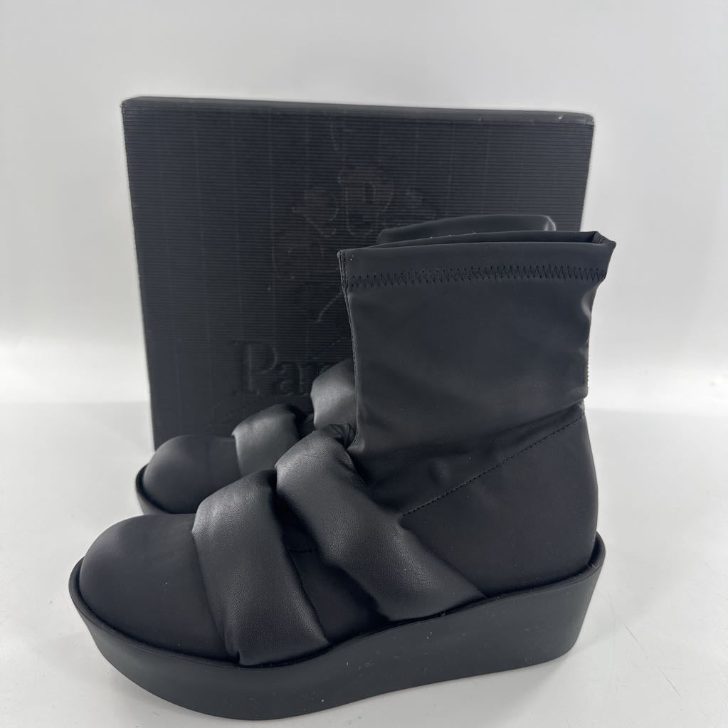 R305 8/8.5 platform boots w/ soft padded straps