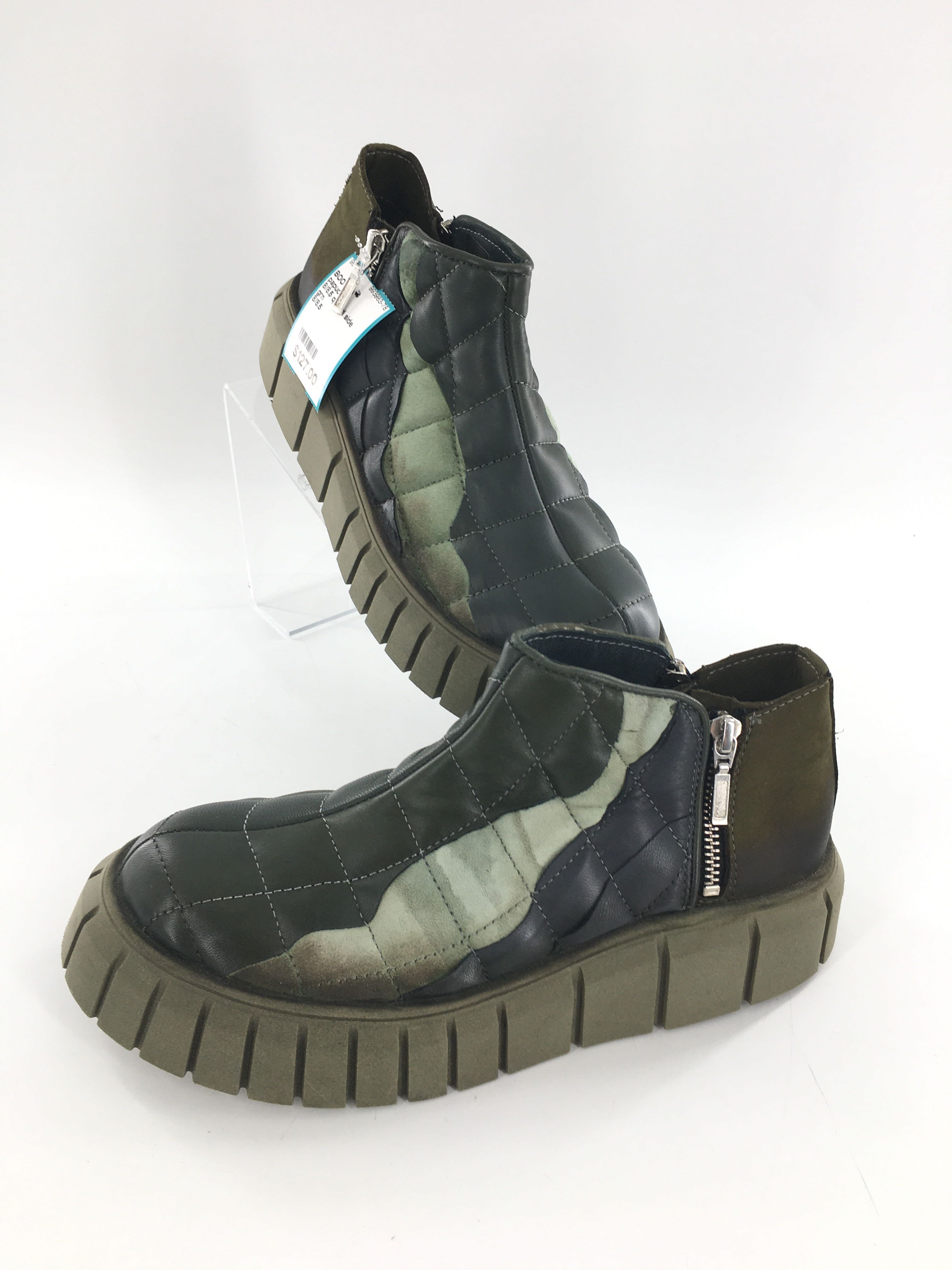 8/8.5 quilted side zip chunky sole ankle boots