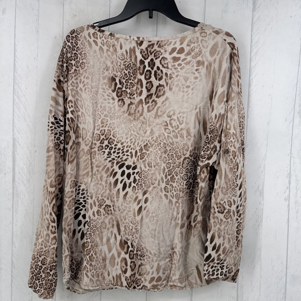 XL animal print v-neck l/s top