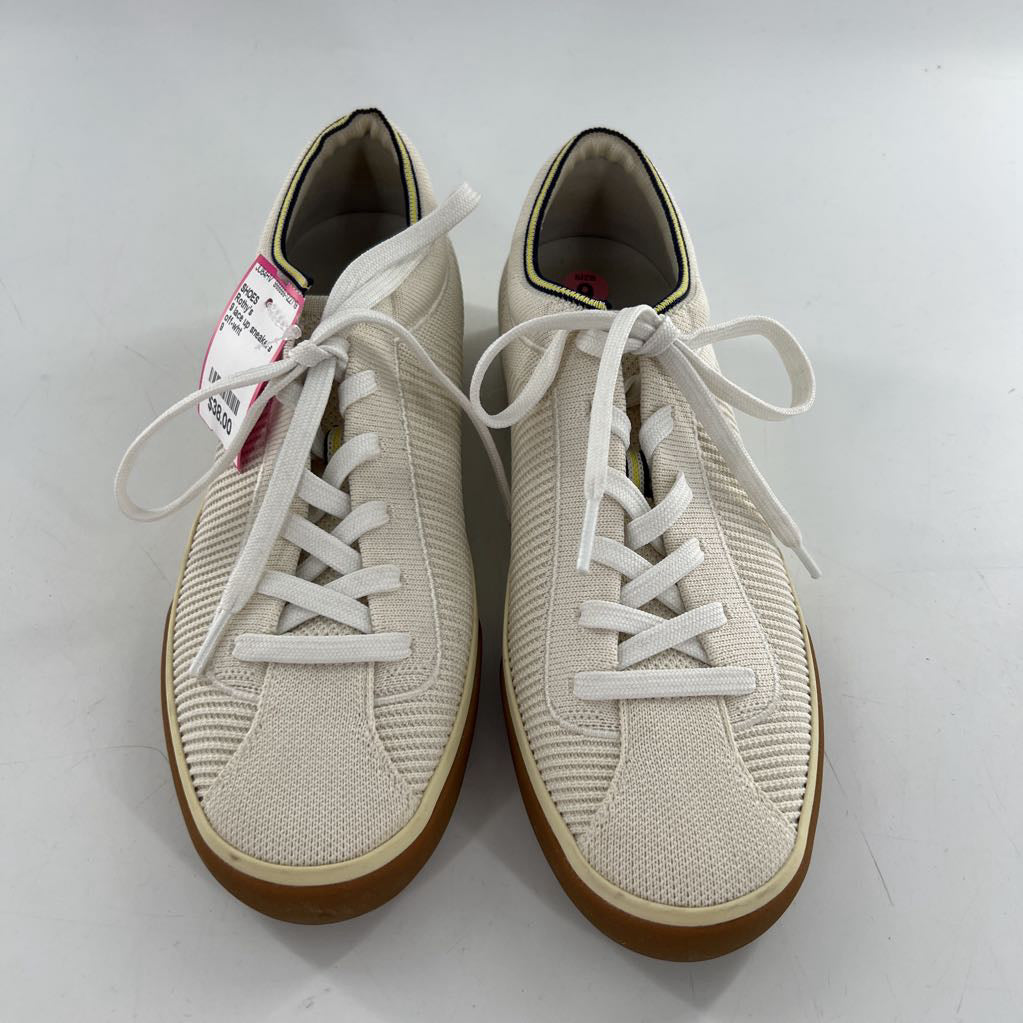 9 lace up sneakers w/ gum rubber sole