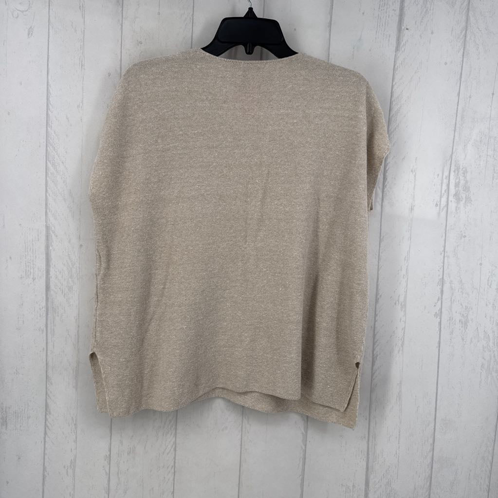 M v-neck sweater vest