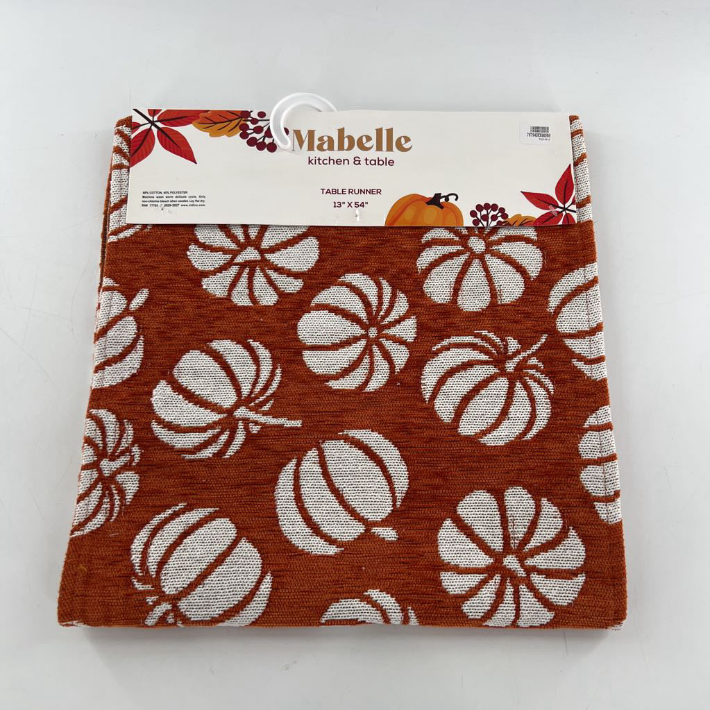 table runner-pumpkins