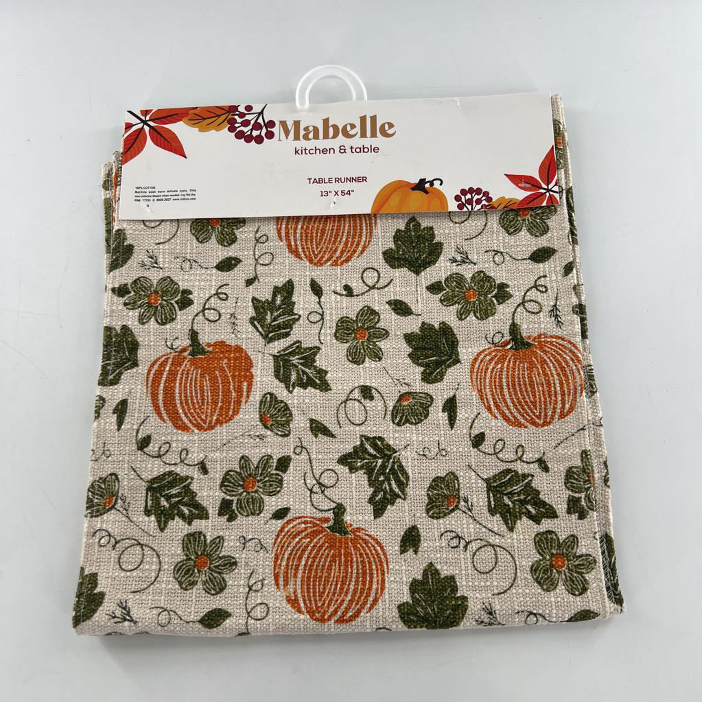 table runner-leaves & pumpkins