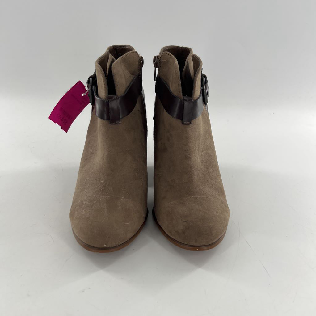 8.5 buckle hi-heel ankle boot