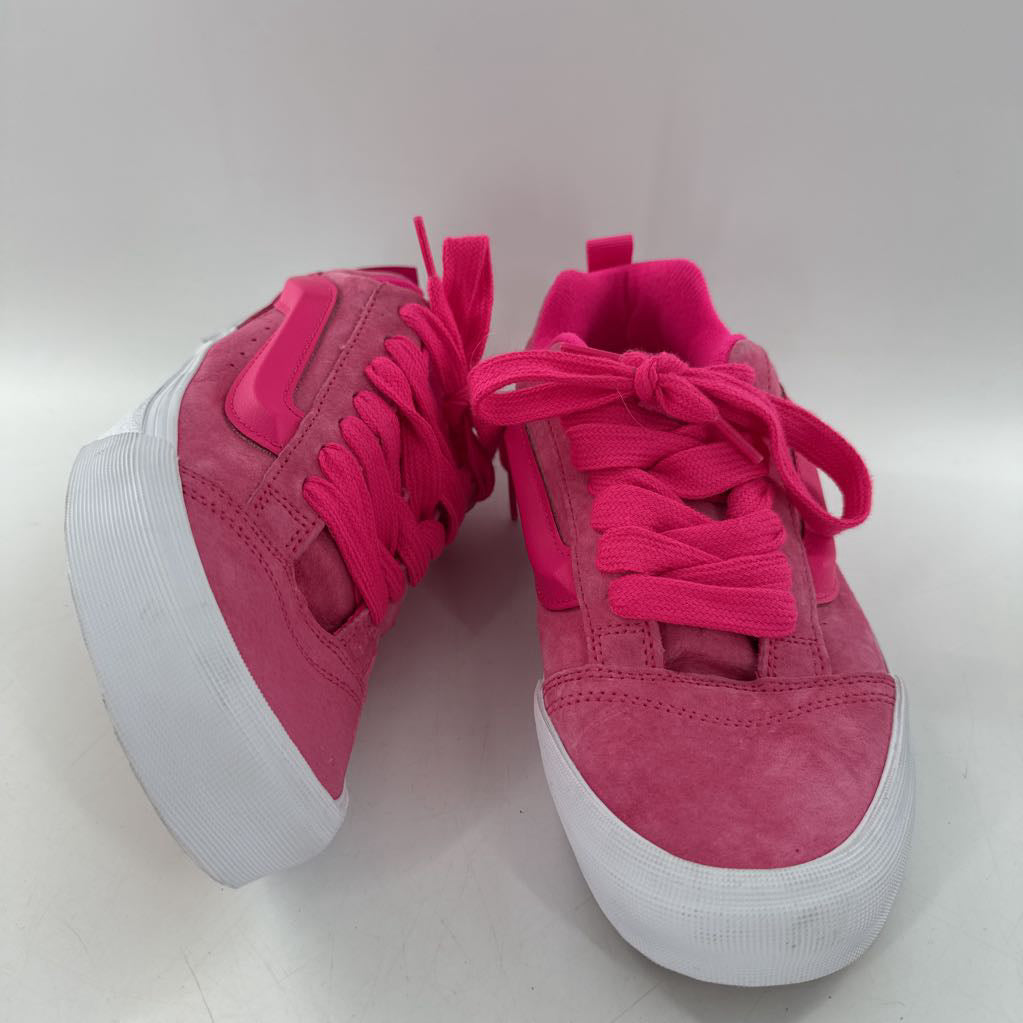 10.5 lace-up sneaker