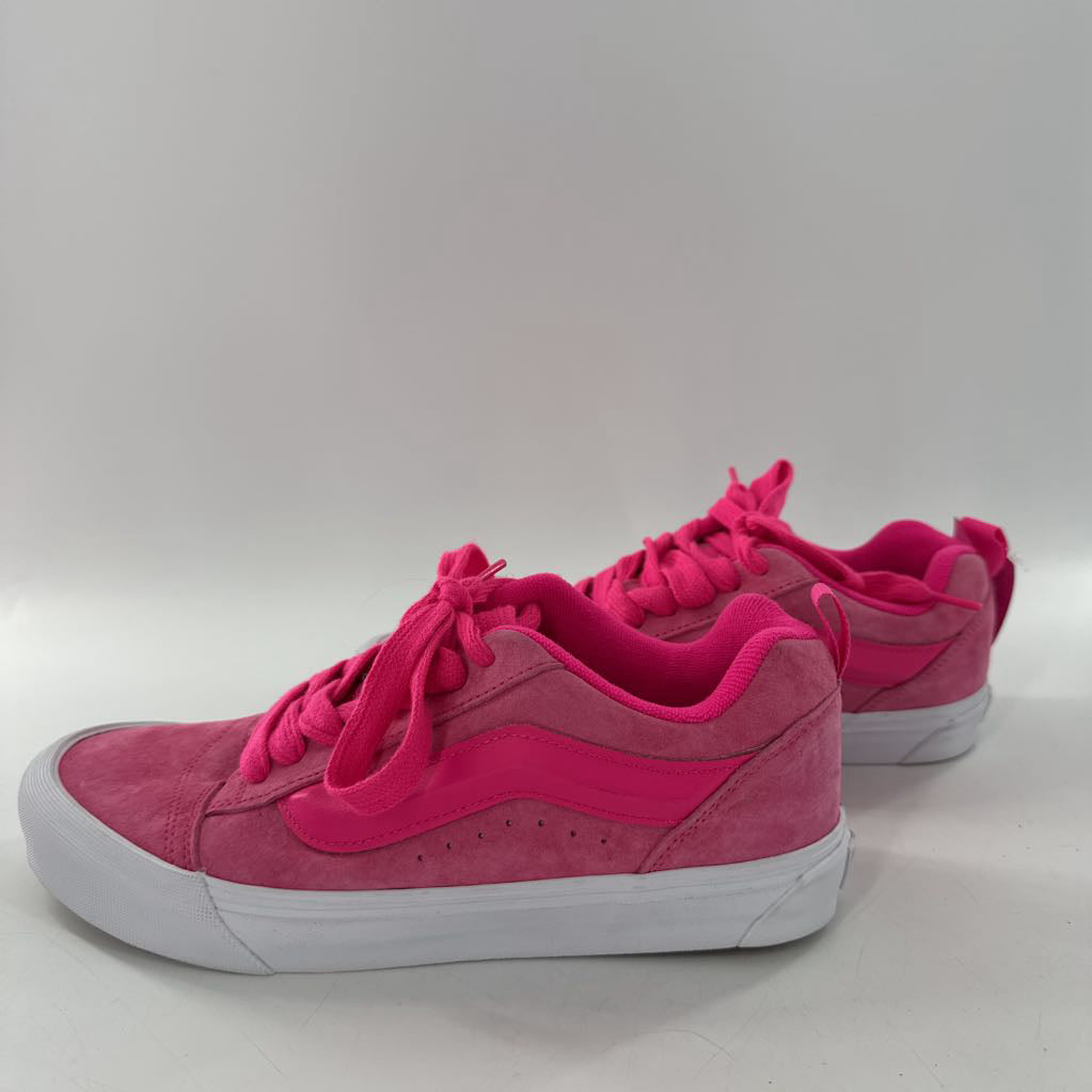 10.5 lace-up sneaker