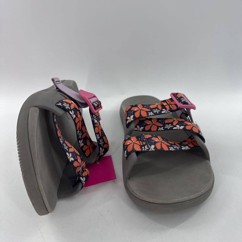 10 flo print sandal