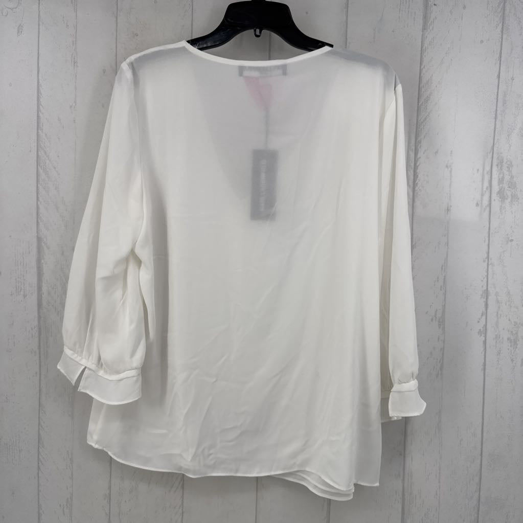 R69 XL pearl button v-neck 3/4 slv top