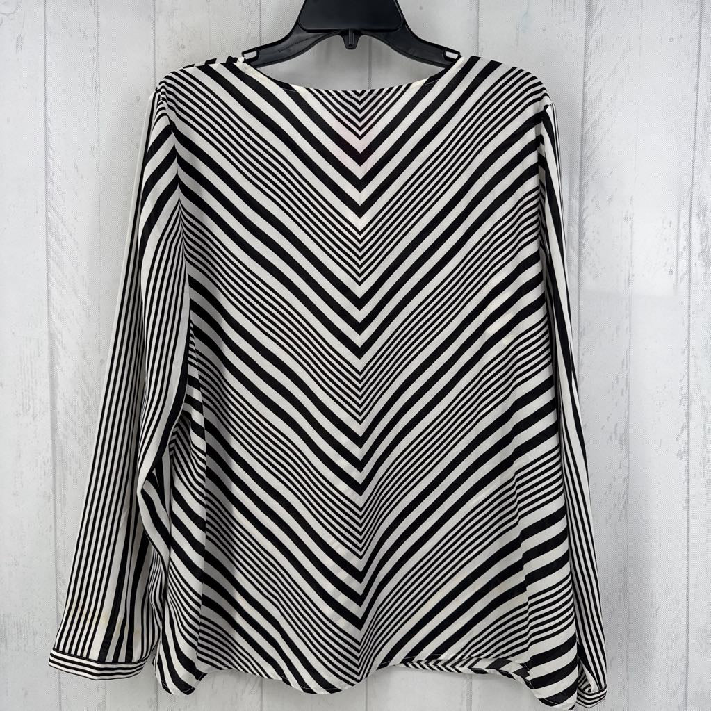R89 XL chevron striped notch neck l/s top