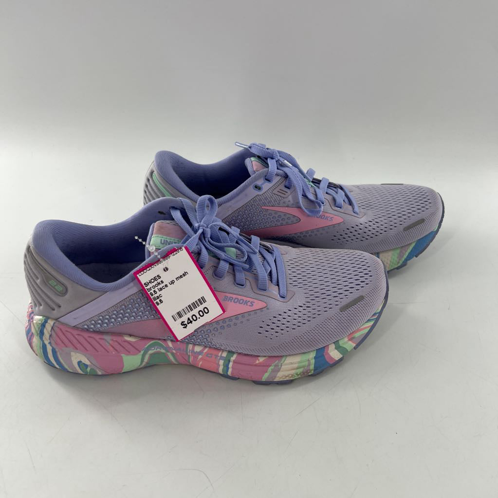 9.5 lace up mesh patterened midsole sneakers