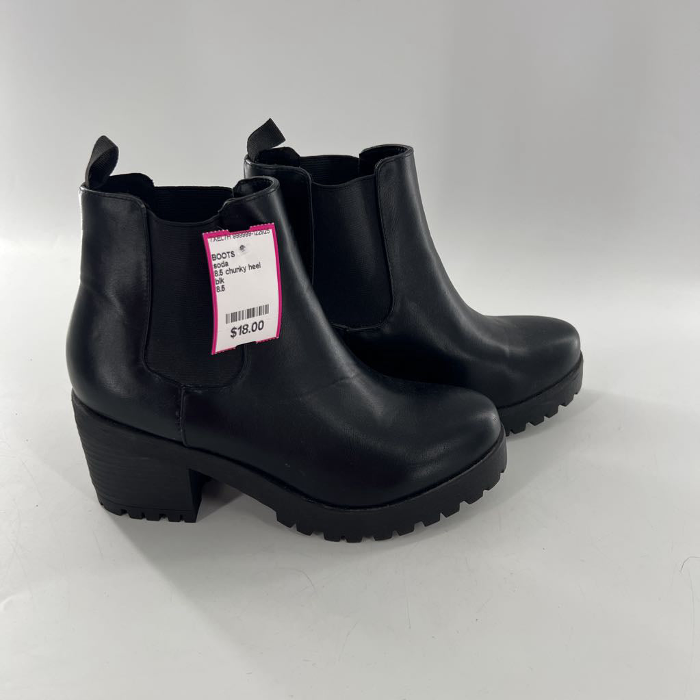 8.5 chunky heel pull-on ankle boots