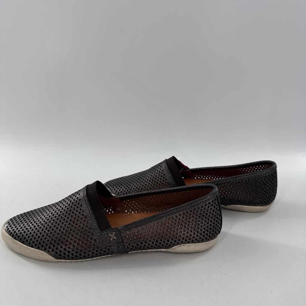 7 perforated leather slip-ons
