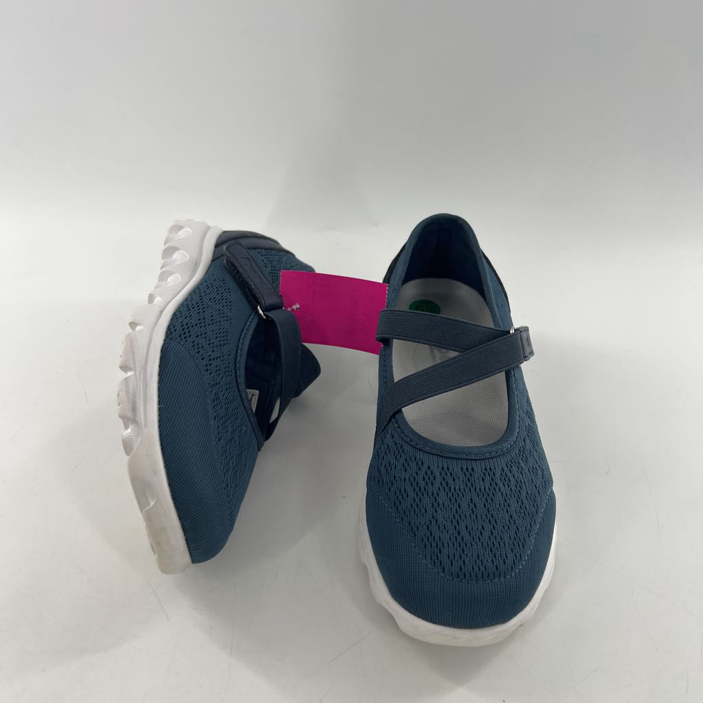 5.5 velcro strap mary-jane sneaker