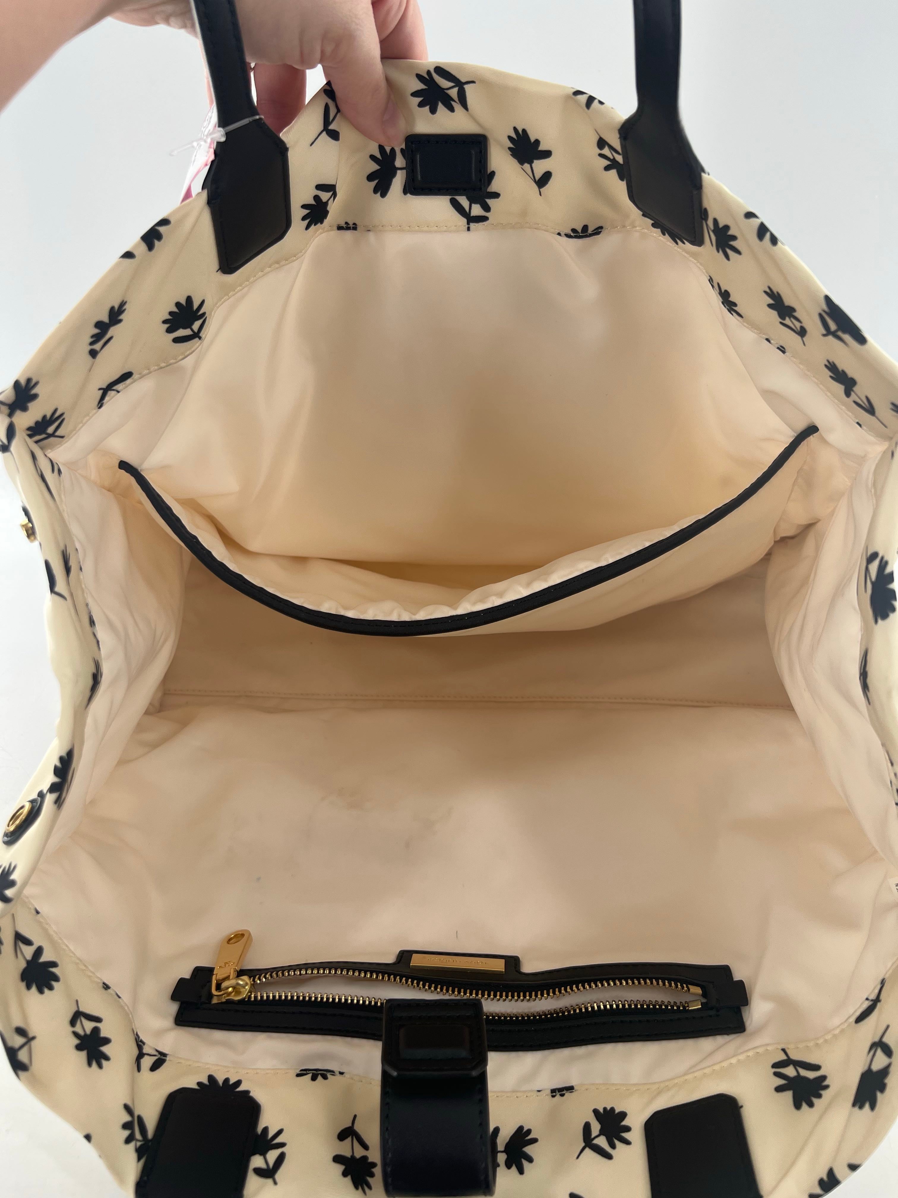 lg daisy floral magnetic closure tote