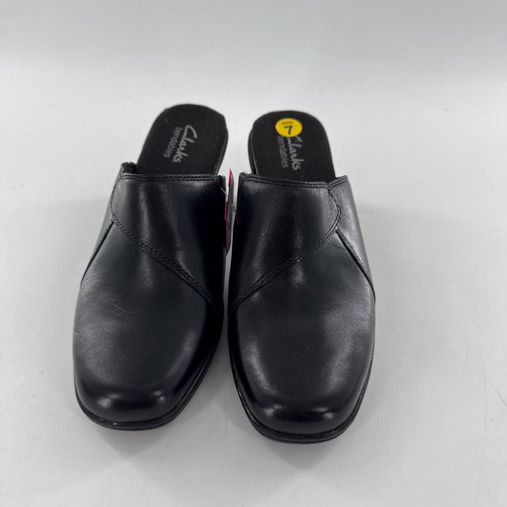 7 bendable slip on clogs