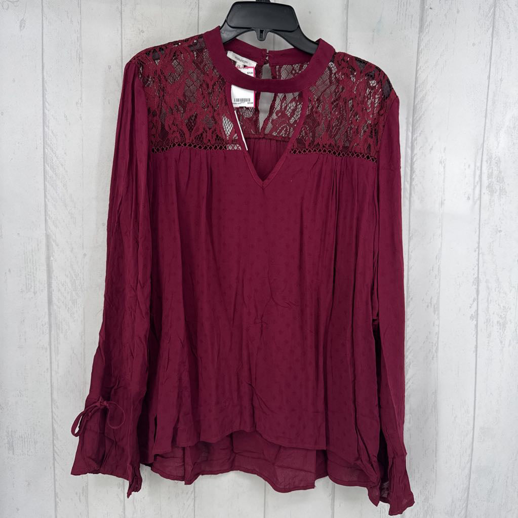 R34 XL lace accent notch neck l/s top
